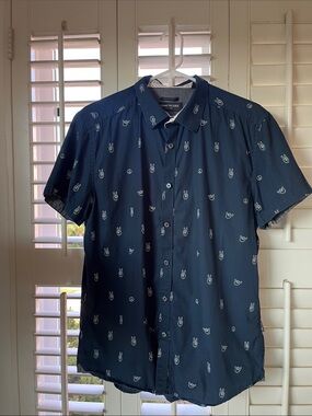 Kenneth Cole Navy Short-Sleeve Button-Down Shirt with White Peace Motif Print